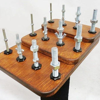 Тренажер с гайками для развития моторики пальцев рук