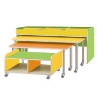 Комплект мебели детский (стол-тумба с витриной, 2 выкатных стола, тумба выкатная (2 полки))