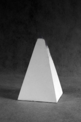 Гипсовая модель Пирамида малая 3-гранная