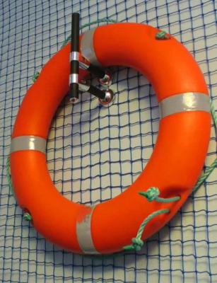 Настенное крепление для спасательного круга