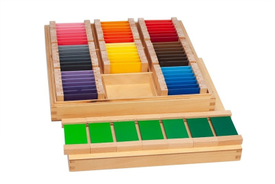 Монтессори материал "Ящик с цветными табличками 9 отделений по 7 цветов"