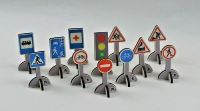 Набор фигурок Учим дорожные знаки