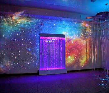 Полноразмерная проекция для сенсорной комнаты