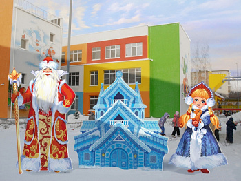 Композиция уличных фигур Дед Мороз, Снегурочка и Терем