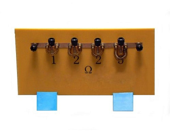 Набор резисторов на панели